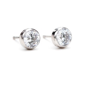 9ct White Gold 5mm Round Cubic Zirconia Bezel Stud Earrings UK - CZ Bezel Diamond Studs - Diamond Bezel Earrings White Gold - Bezel CZ Studs