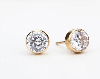 White Topaz Earrings - 9ct Yellow Gold 6mm Round Bezel White Topaz Stud Earrings -  White Topaz Studs Gold UK  April Birthstone