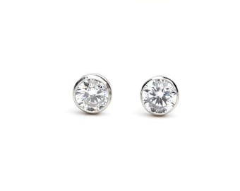 9ct White Gold 4mm Round Clear Cubic Zirconia Bezel Stud Earrings - White Gold 4mm Cubic Zirconia Studs - White Gold Small CZ Stud Earrings