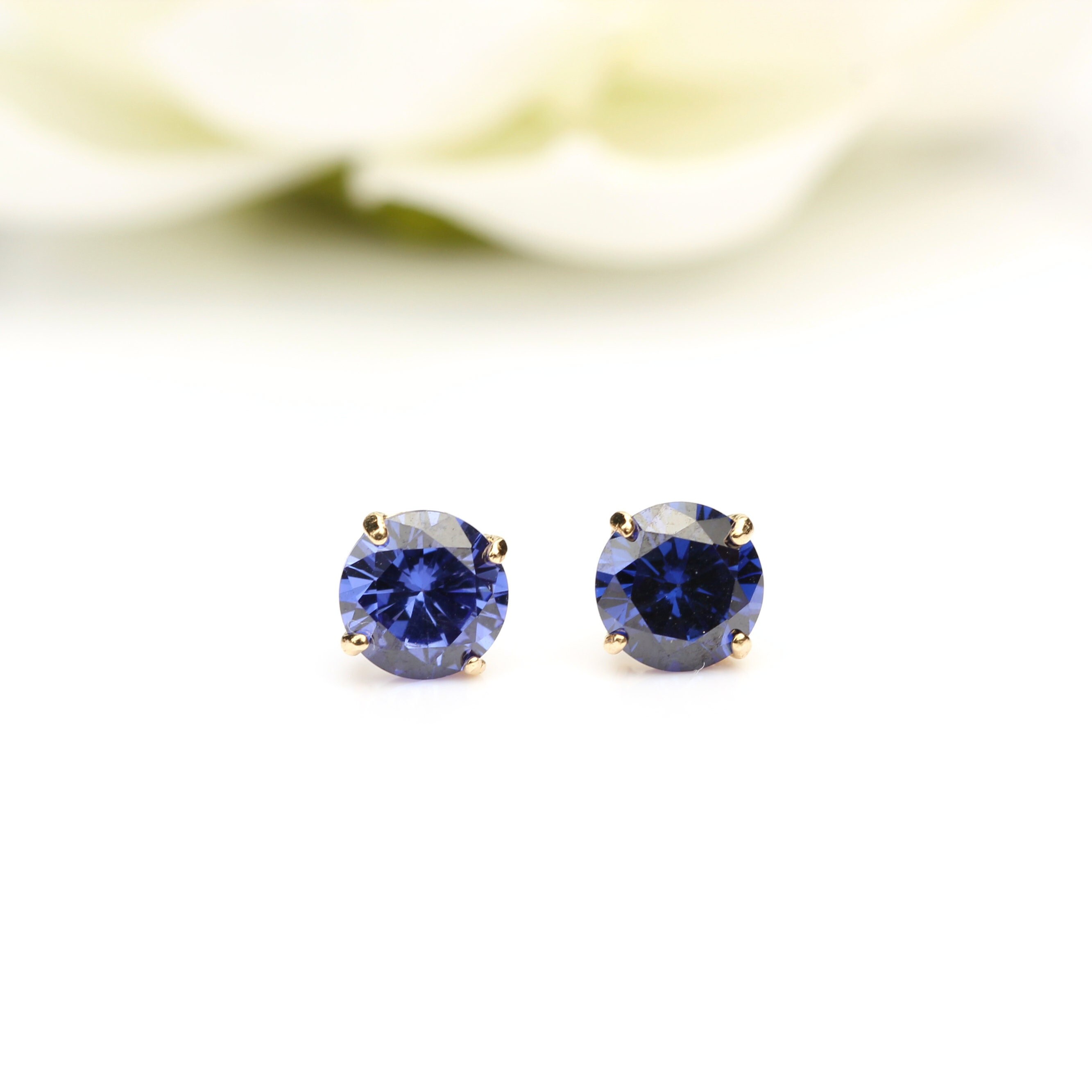 Orecchini A Perno In Oro Giallo 9kt Con Zircone Cubico Tanzanite - 2/3/4/5 Mm, Chiusura Andralok, Confezione Regalo