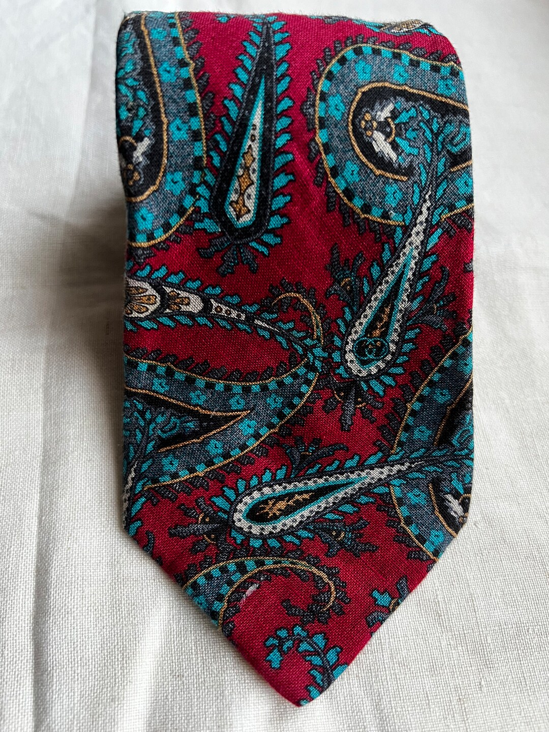 Gucci Tie Vintage Linen Tie Paisley Red and Blue Tie Gucci Made in Italy 1970s Mens Accessories