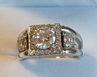 Ein wunderschöner 1,65 Karat drei Stein Diamant Ring passend für alle Gelegenheiten. #75
