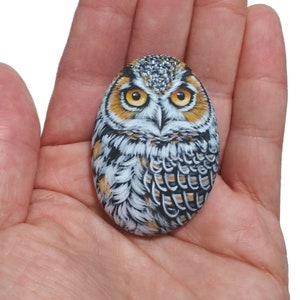 Pebble Painting Great Horned Owl Magnet! Painted pebble bird with Acrylics and finished with satin varnish. Owl art by rockartattack