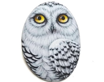 Snowy owl hand painted on flat pebble! Bird painting, owl home decor, Painted with Acrylics and finished with satin varnish protection