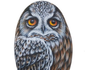 Eurasian eagle owl hand painted on sea pebble! Painted with acrylics and finished with satin varnish protection, owl painted stone, bird art