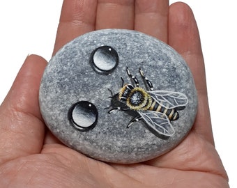 Bee and rain drops hand painted with acrylics on flat natural pebble! Handmade bee for home decor, miniature painting paperweight. Bee art.