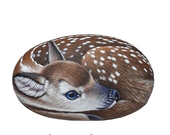 Hand painted stone fawn! Painted with acrylics and finished with satin varnish, animals rocks, stone painting art, gift idea, home decor