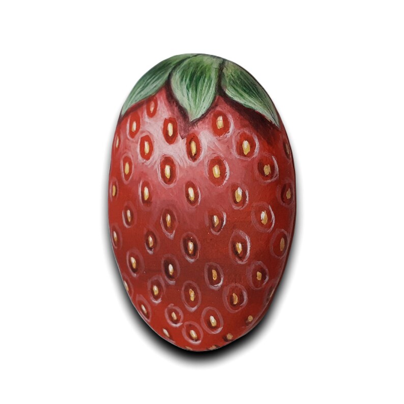 Petit aimant pour réfrigérateur de galets peints fraise rouge Peinture sur noyaux de fruits, cadeau sucré, peinte à l'acrylique et finie avec un vernis satiné. image 5