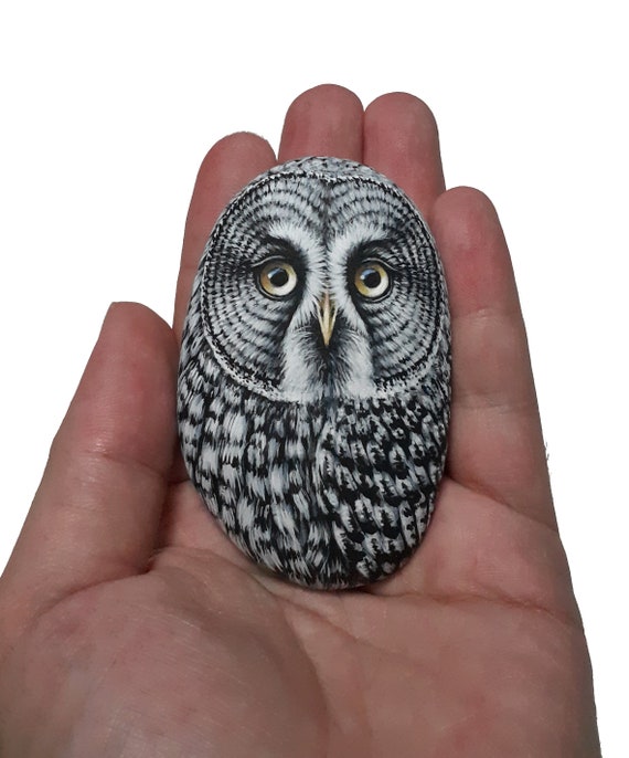Tolle graue Eule handbemalt auf kleinem Stein Mit Acrylfarben | Etsy