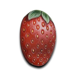 Petit aimant pour réfrigérateur de galets peints fraise rouge Peinture sur noyaux de fruits, cadeau sucré, peinte à l'acrylique et finie avec un vernis satiné. image 3