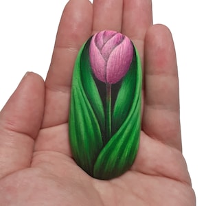 Hand Painted Pebble Tulip Flower! Pebble painting with acrylics and finished with satin varnish. Handmade flower home decor, rock stone art