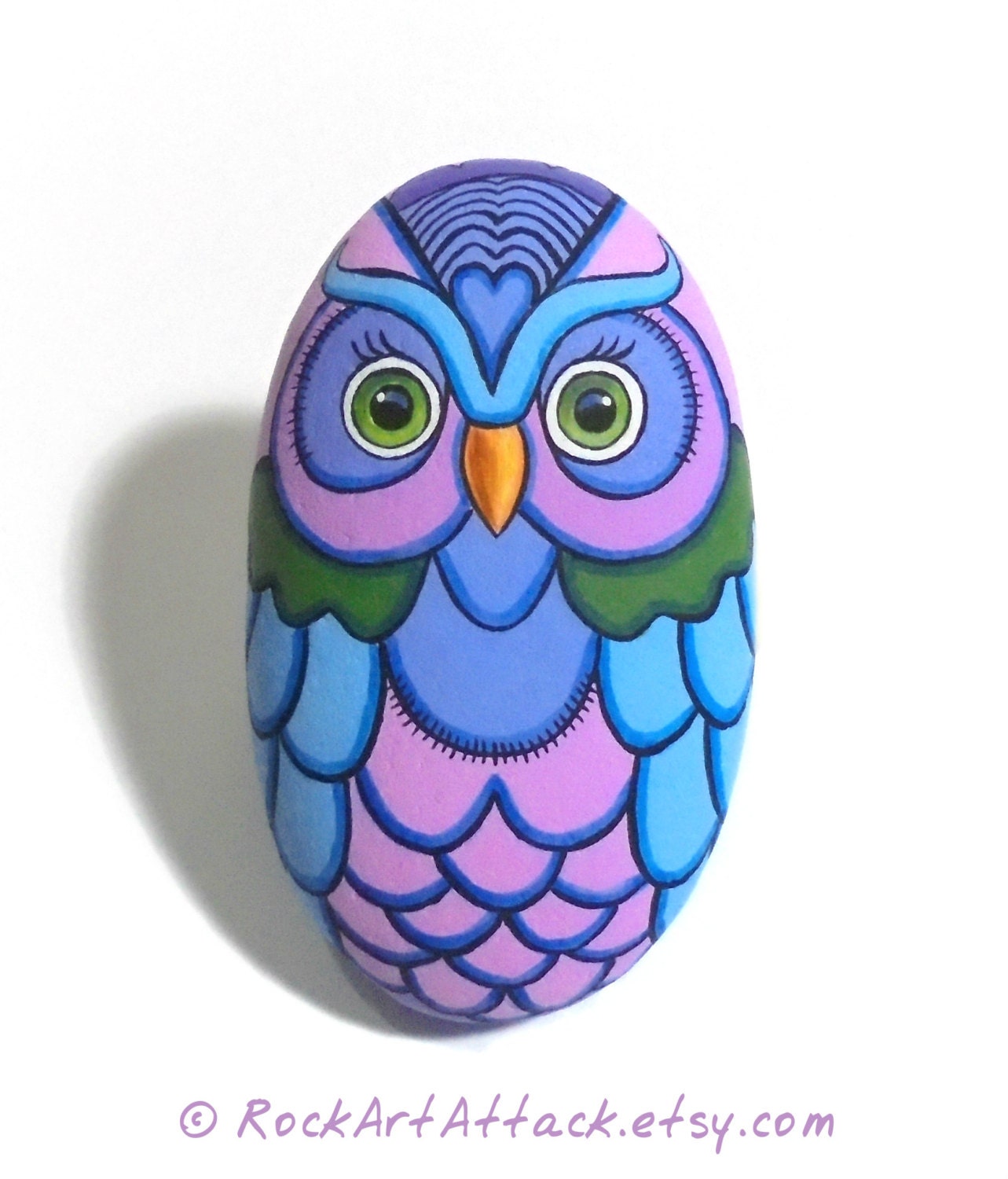 Seestein bemalt bunte Eule! Wird mit Hochwertigen Acrylfarben auf einen Naturstein Gemalt und mit Satin Firnis geschützt.