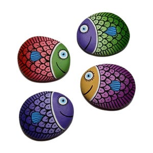Small fish painted pebble! Hand Painted with Acrylics and finished with Satin varnish, decorative painted pebbles, painted stones,