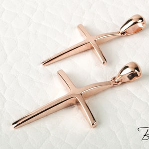 Colgantes de cruz a juego para madre e hija en oro rosa de 14 quilates con diamantes BloomDiamonds