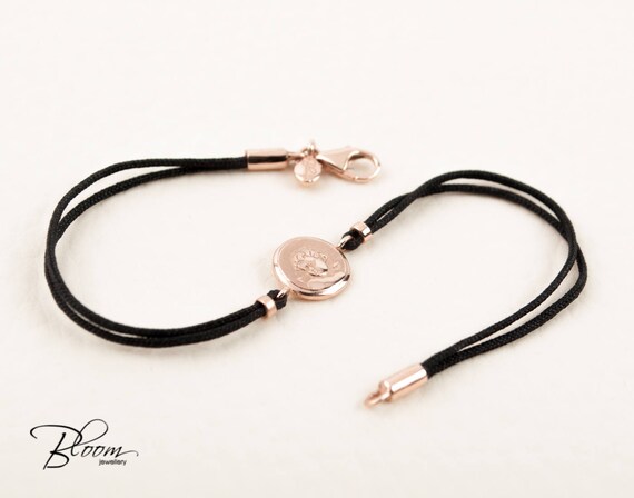 gold string bracelet