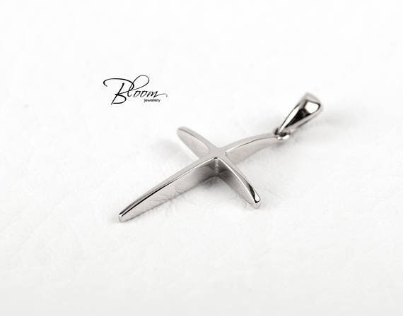 14k or Jaune Plain Design fait main Cross Charme Pendentif Communion Cadeau