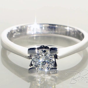 Weißgold Verlobungsring mit Diamant Stein 18K BloomDiamonds