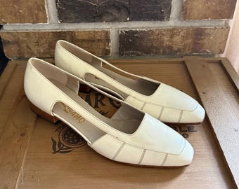 Vintage Salvatore Ferragamo White Leather Flats / Loafers – Made in Italy
