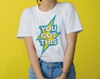 Tienes esta camiseta blanca con eslogan