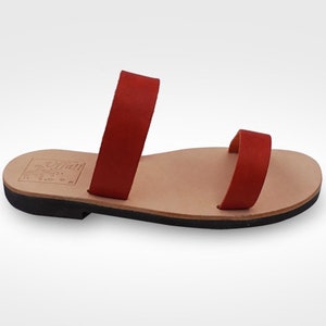 Woman flip flops in leather, made in Italy, handmade light sandals with rubber sole, in natural leather colored by hand