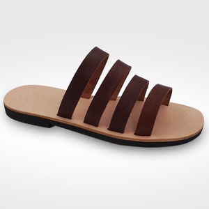 Woman sandals in leather, light handmade sandals in rubber, natural leather colored by hand