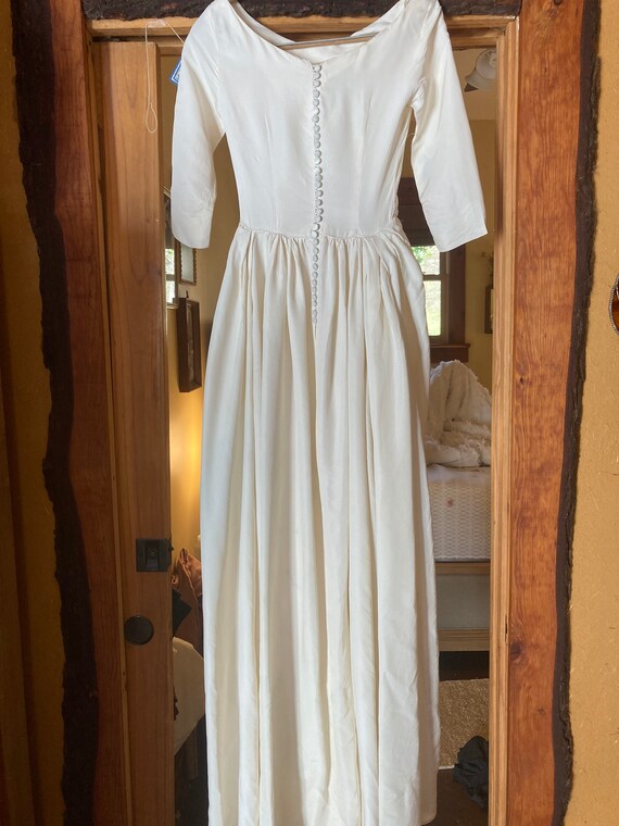 Vintage Stunning Timeless Wedding Gown - image 7
