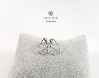 Teardrop stud earings