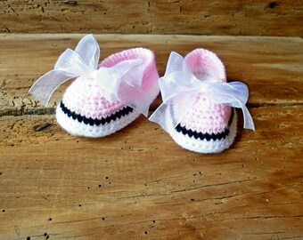 Pasgeboren meisje laarsjes, gehaakte roze baby schoenen, hand gebreide baby kleding, schattige baby laarsjes, baby slippered boutique, unieke herboren baby meisje