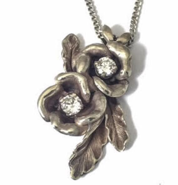 Click to enlarge image  Fine Curb Link Flower Nec… - image 1