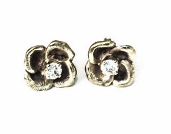 Click to enlarge image  Fine Curb Link Flower Nec… - image 3