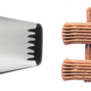 May include: A stainless steel piping tip with a star-shaped opening. The tip is used to create a decorative woven pattern, shown in the image, with a light brown frosting.