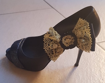 Black & Gold Bow Shoe Clips: Festive Shoe Accessory