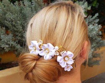 Horquillas para el pelo de boda con flor blanca pura en estilo kanzashi, detalles en oro y perlas