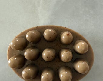 Coffee and vanilla Artisan Soap. Wake up your Skin with this handcrafted soap full of warmth, texture, and rich lather.