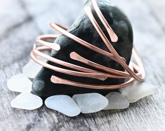 Conjunto de pulseras de cobre hechas a mano: puños ajustables minimalistas martillados