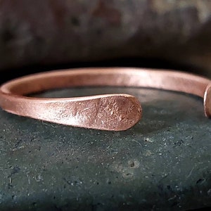 Anel de dedo do pé de cobre martelado (dedão do pé): estilo boho texturizado ajustável