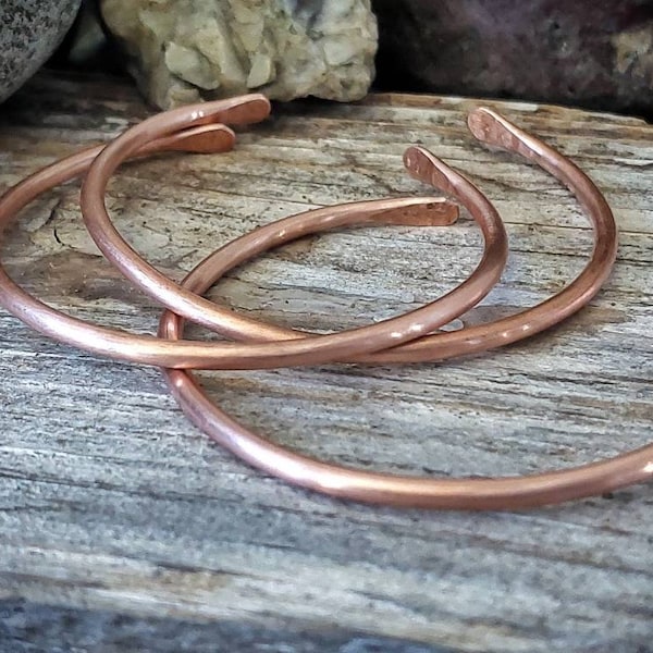 Hammered Copper Bangle Bracelet, Solid Copper Bangle Bracelet, seventh anniversary. Handmade, minimalist, adjustable bracelet, pure copper