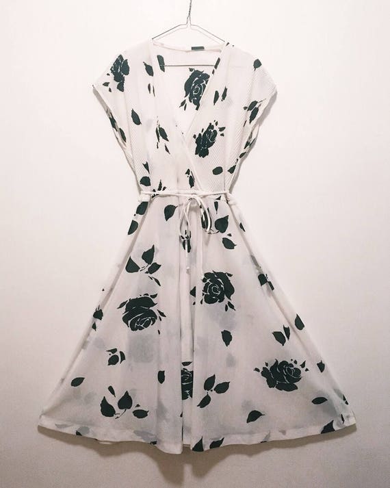 Vintage Black + White Floral Dress - image 3