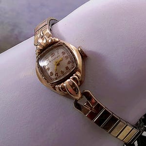Montre pour femme Bulova Miss America 1949 - Or 10 carats, remontage suisse
