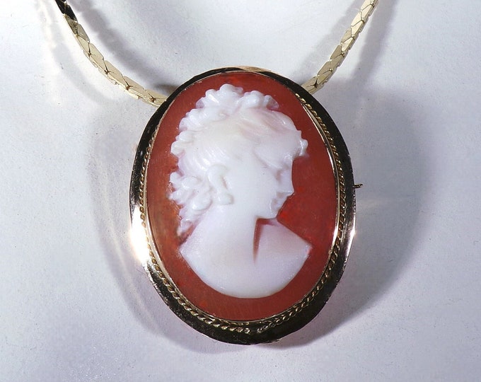 Timeless Victorian 18K Yellow Gold Cameo Jewelry - Antique Brooch Pendant Necklace for a Classic Look, Vintage Convertible Brooch / Necklace