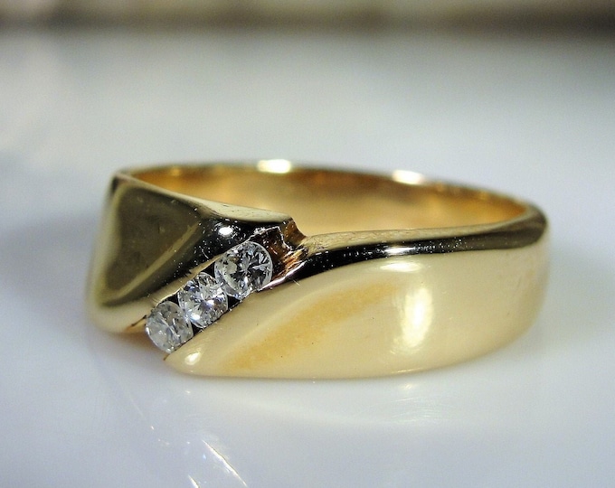 Diamond Ring - 14K Yellow Gold Mans Diamond Ring - Gentlemans Ring - Grooms Band - Vintage Ring - Size 10.5 - Unisex Band - Free Sizing!!