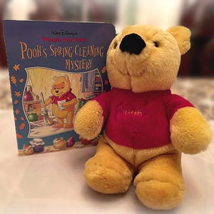 Walt Disney’s Winnie the Pooh – Pooh’s Spring-Cleaning Mystery – Stuffed Pooh Bear – Sears Bear for Disney - Vintage Child Book Set
