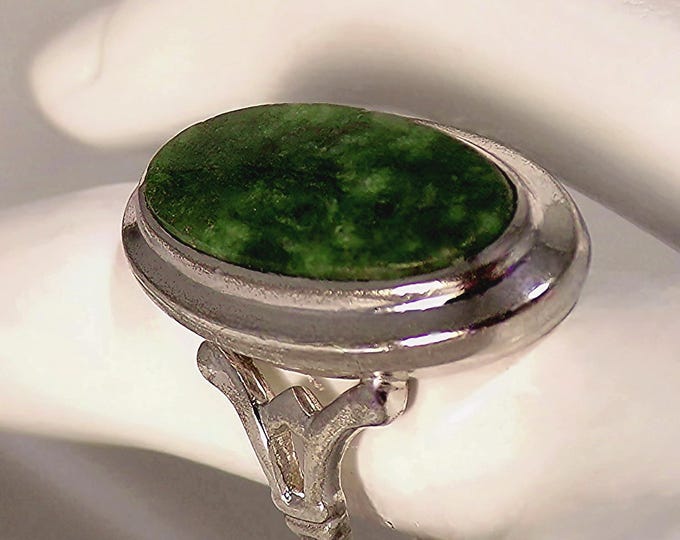 Womens Ring - Sterling Silver Oval Cut Green Jadeite Statement Ring - Size 6.75 - Free Sizing
