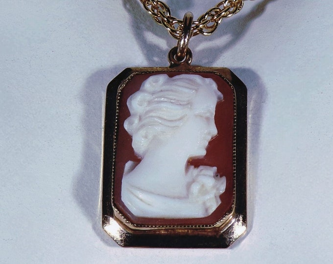 Lovely Petite Victorian 10K Yellow Gold Shell Cameo Pendant with a Gold Plated 18" Chain Necklace, Antique Necklace