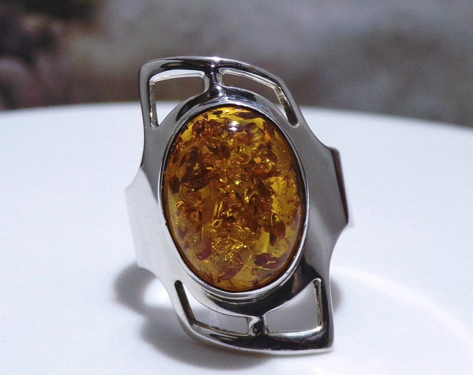 Amber Ring – Honey Golden Amber Sterling Silver Ring – Avant Garde Style – Amber Cabochon – Size 9 – Vintage Ring – Free Sizing!!