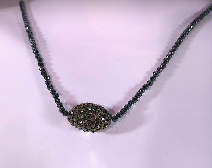 Women's Necklace - Multi-faceted Crystal Bead Necklace with Oval Centerpiece - Glittery - Formal