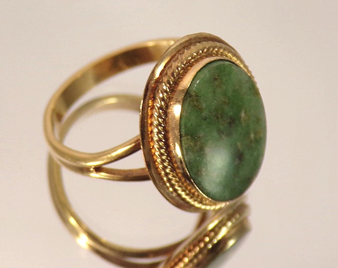 Vintage Jadeite Ring – 10K Yellow Gold Oval Cut Mid Century Jewelry - Free Sizing