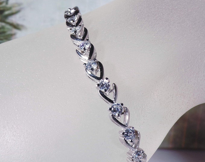 Silver Rhodium Plated Crystal Heart Tennis Bracelet - 3 Prong Martini Mountings – Clear Austrian Crystals – Vintage Tennis Bracelet