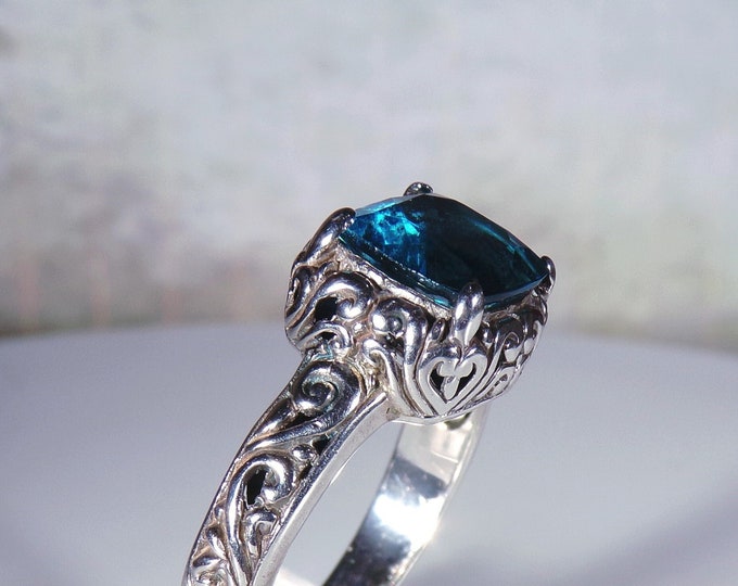 BALI London Blue Color Square Quartz Sterling Silver Ring - 3.25 CT Gemstone - Blue Green Teal Stone - Vintage Ring - Size 7.5 - Free Sizing