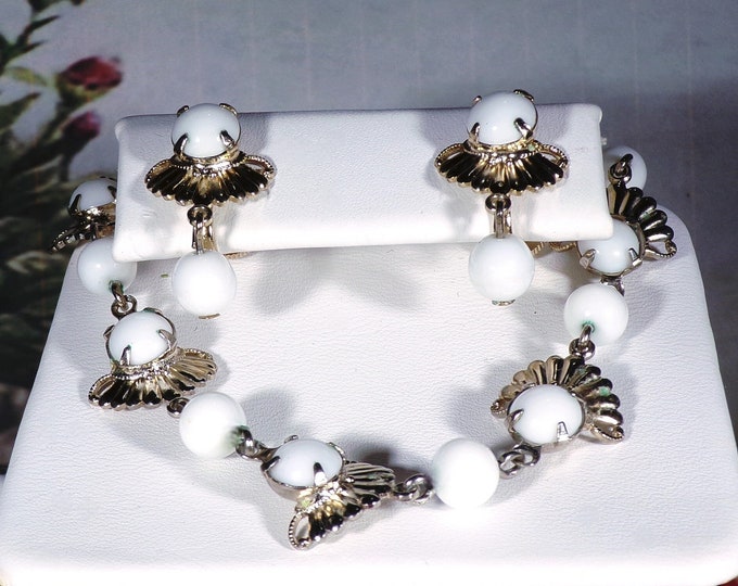 DUANE Jewelry Set - Midcentury Jewelry Set - White Beaded Necklace & Beaded Screw Back Earrings - 1950s Jewelry Set - Vintage Jewelry Set